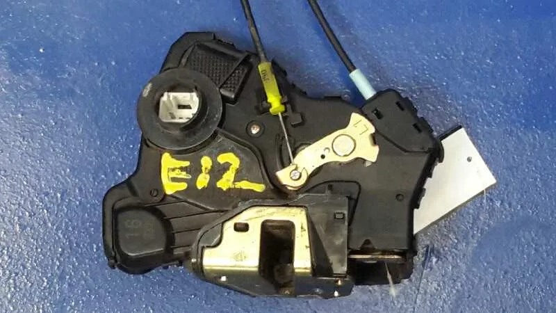 Cerradura Puerta Delantera Izquierda para Toyota Corolla (E12)