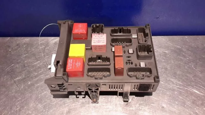Caja Reles / Fusibles para Renault Laguna Ii (Bg0)