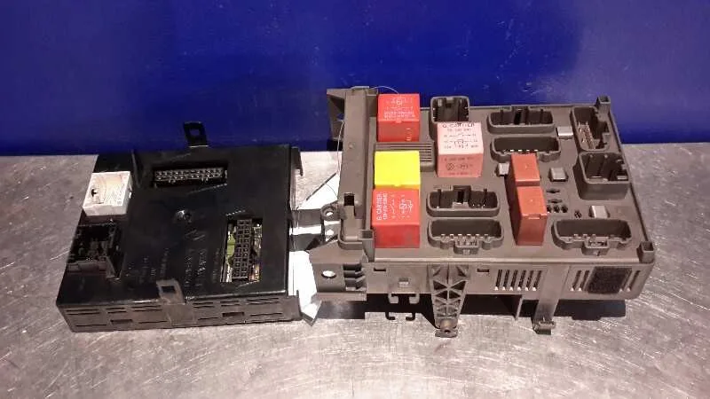 Caja Reles / Fusibles para Renault Laguna Ii (Bg0)
