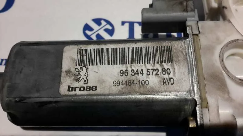 Motor Elevalunas Delantero Derecho para Peugeot 307 (S1)