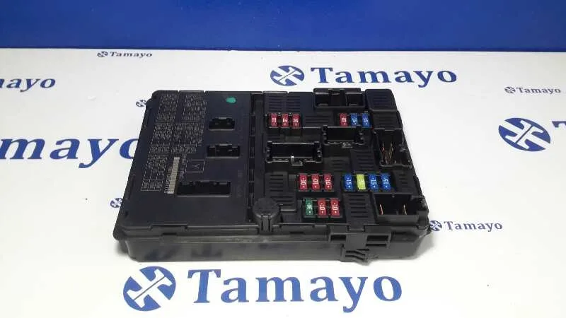Caja Reles / Fusibles para Nissan Micra (K13)