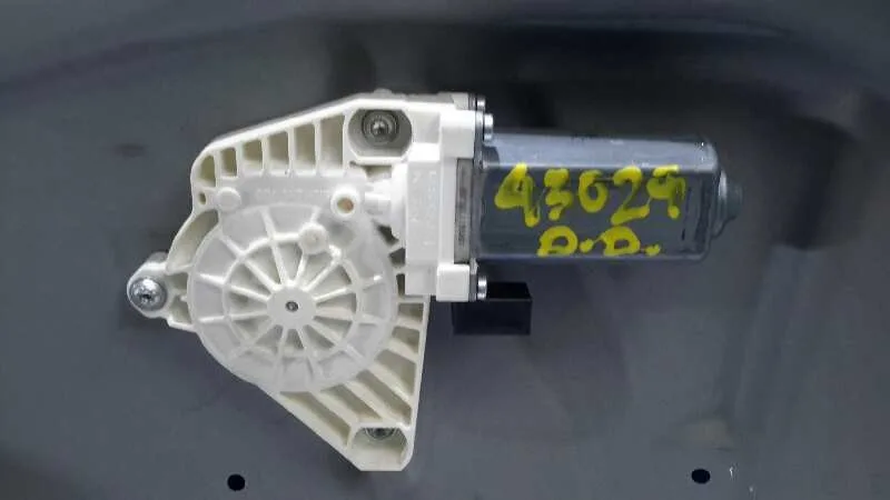 Elevalunas Delantero Derecho para Mercedes-Benz Clase B (W245)