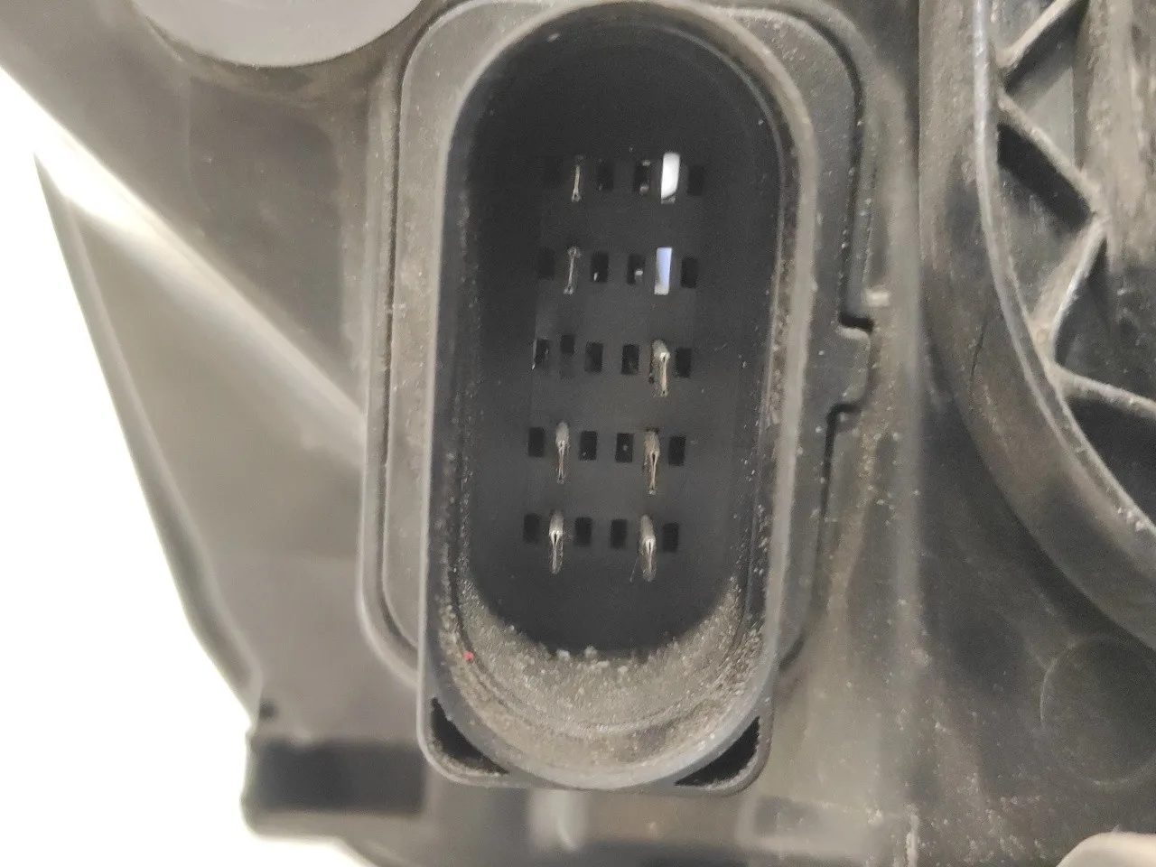 Faro Izquierdo para Ford Focus Berlina (Cap)