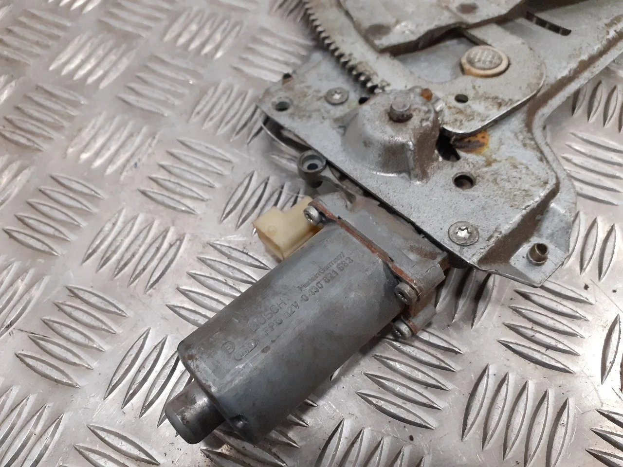 Elevalunas Delantero Derecho para Saab 900 Berlina