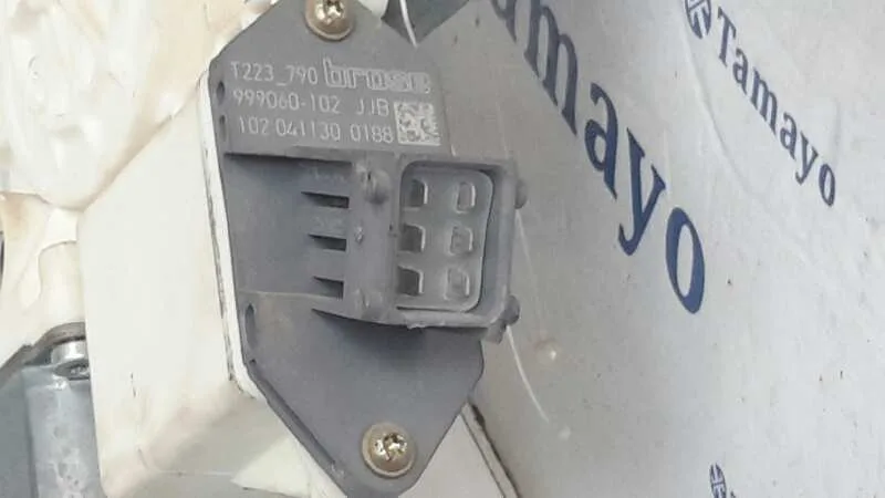 Elevalunas Delantero Derecho para Toyota Avensis Berlina (T25)