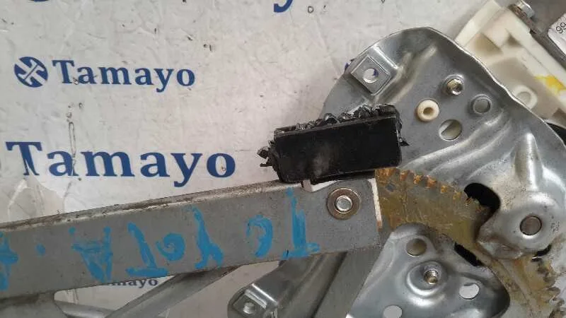 Elevalunas Delantero Derecho para Toyota Avensis Berlina (T25)