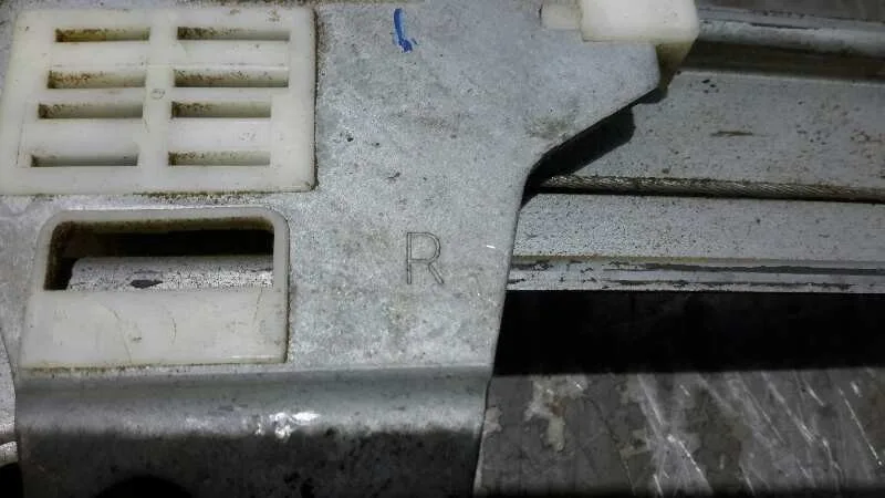Elevalunas Delantero Derecho para Toyota Avensis Berlina (T 22)