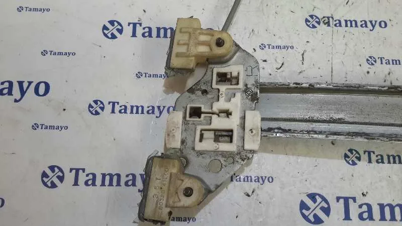 Elevalunas Delantero Derecho para Nissan Almera (N15)