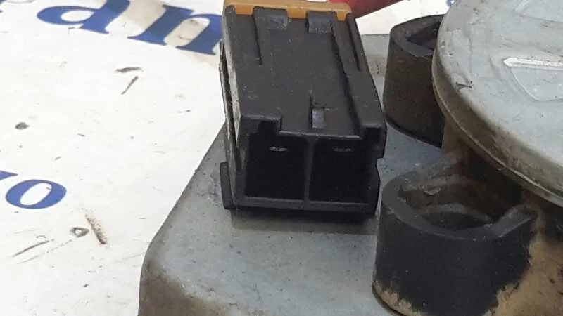 Elevalunas Delantero Derecho para Nissan Almera (N15)