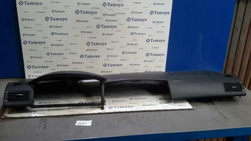 Salpicadero para Toyota Corolla (E12)