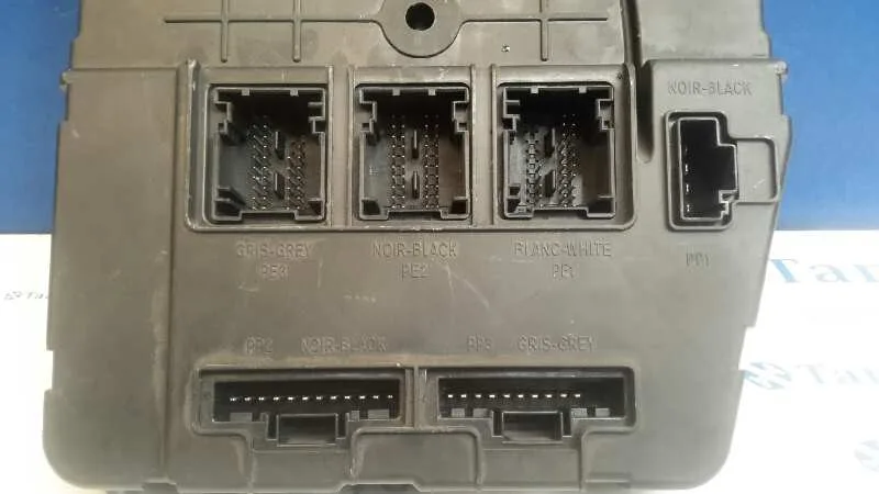 Caja Reles / Fusibles para Renault Megane Ii Berlina 5P