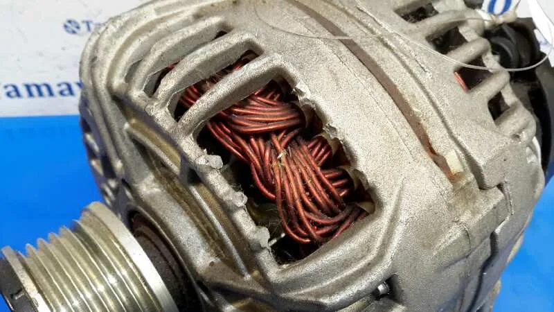 Alternador para Nissan Note (E11E)