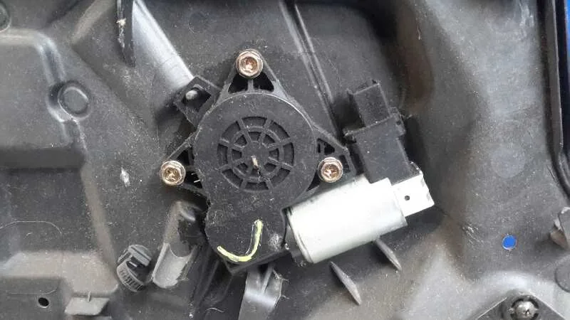Elevalunas Delantero Izquierdo para Mazda 6 Berlina (Gg)