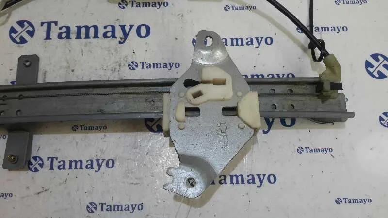 Elevalunas Delantero Derecho para Nissan Almera Tino (V10M)