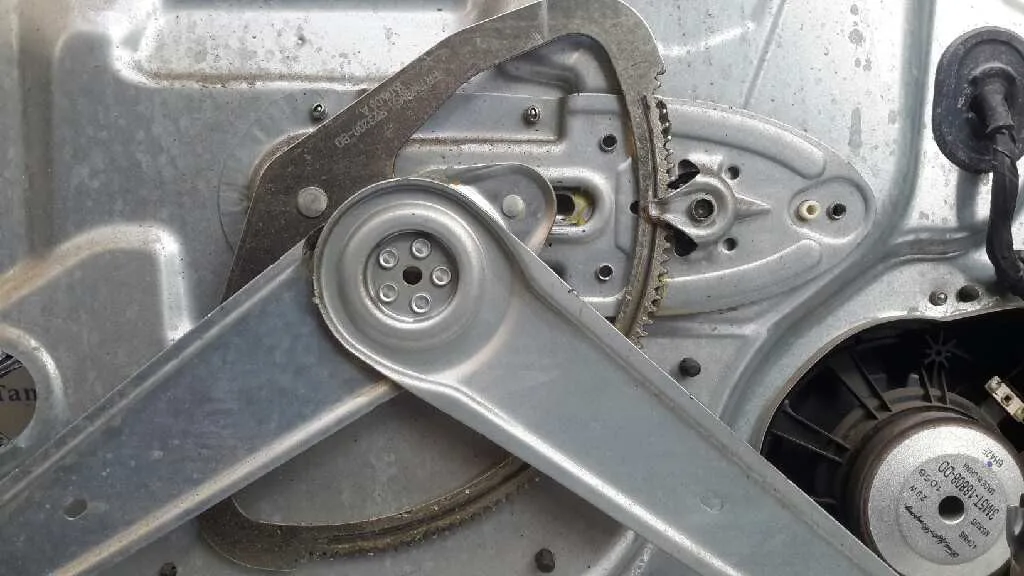 Elevalunas Delantero Derecho para Ford Focus C-Max (Cap)