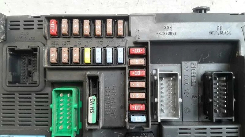 Caja Reles / Fusibles para Peugeot 2008 (--.2013->)