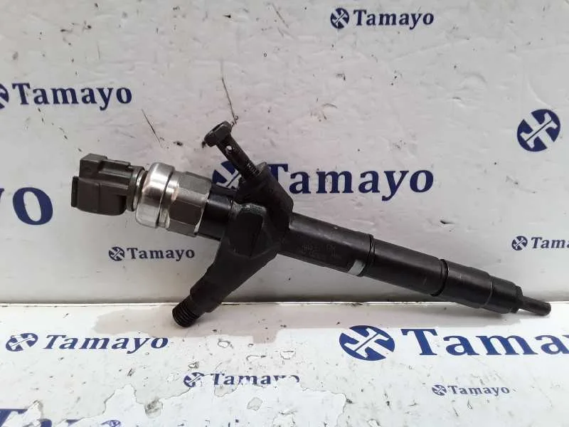 Inyector para Nissan Almera Tino (V10M)