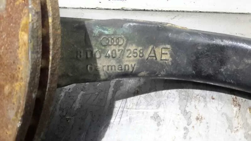 Mangueta Delantera Izquierda para Audi A4 Avant (B5)