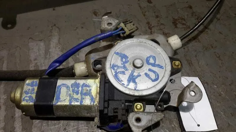 Elevalunas Delantero Derecho para Nissan Pick-Up (D22)