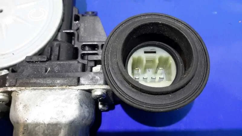Elevalunas Delantero Derecho para Suzuki Swift Berlina (Mz)