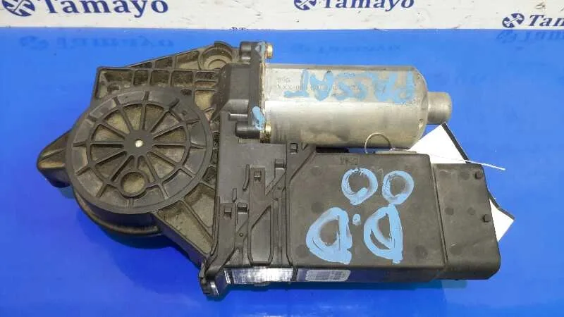 Motor Elevalunas Delantero Derecho para Volkswagen Passat Berlina (3B2)