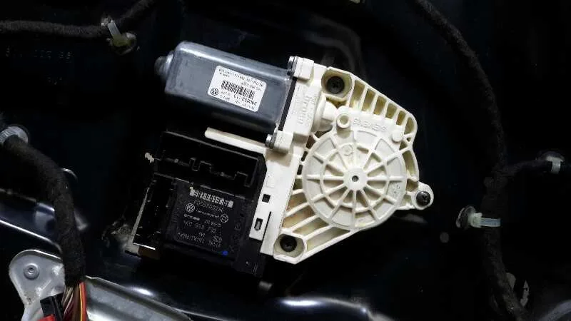 Elevalunas Delantero Derecho para Volkswagen Passat Berlina (3C2)