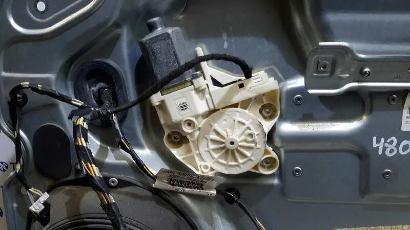 Elevalunas Delantero Derecho para Ford Focus Berlina (Cap)