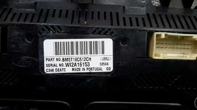 Mando Climatizador para Ford Focus Lim. (Cb8)