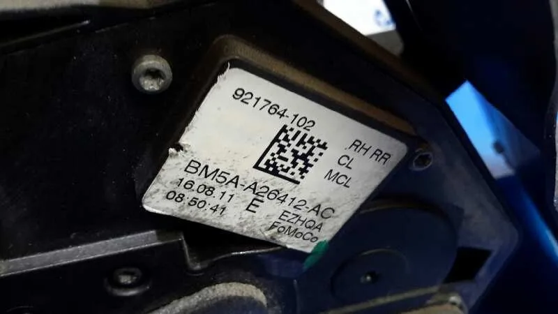 Cerradura Puerta Trasera Derecha para Ford Focus Lim. (Cb8)