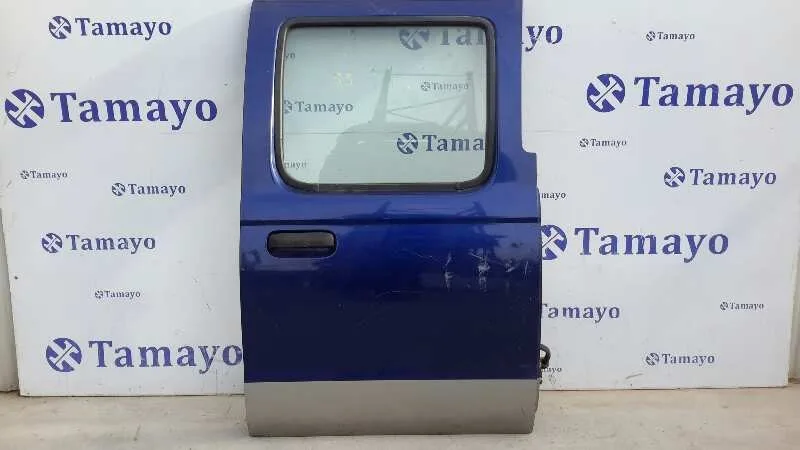 Puerta Trasera Derecha para Nissan Pick-Up (D22)