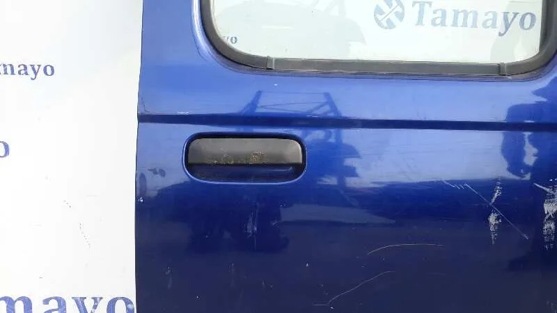 Puerta Trasera Derecha para Nissan Pick-Up (D22)