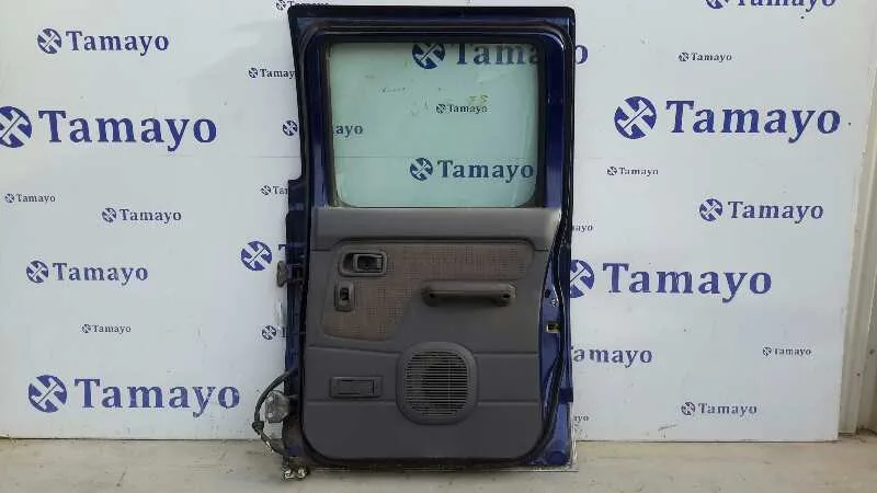 Puerta Trasera Derecha para Nissan Pick-Up (D22)