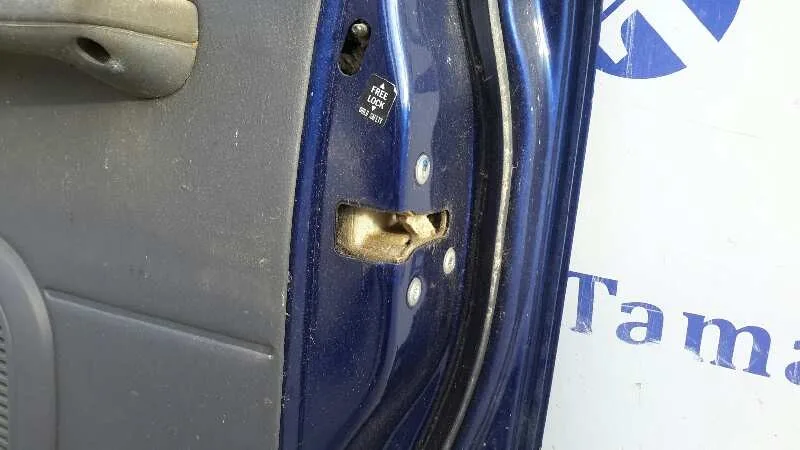 Puerta Trasera Derecha para Nissan Pick-Up (D22)