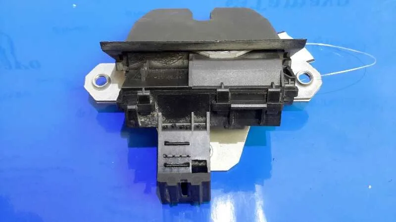Cerradura Maletero / Porton para Ford Focus Lim. (Cb8)