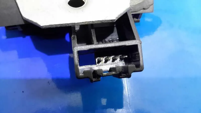 Cerradura Maletero / Porton para Ford Focus Lim. (Cb8)