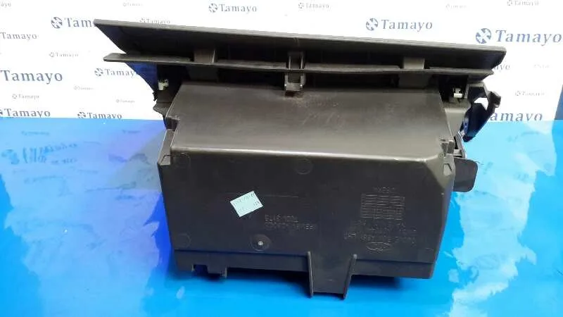 Guantera para Ford Focus Lim. (Cb8)
