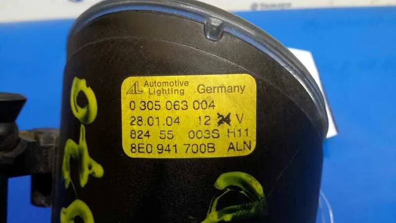Faro Antiniebla Derecho para Audi A4 Avant (8E)