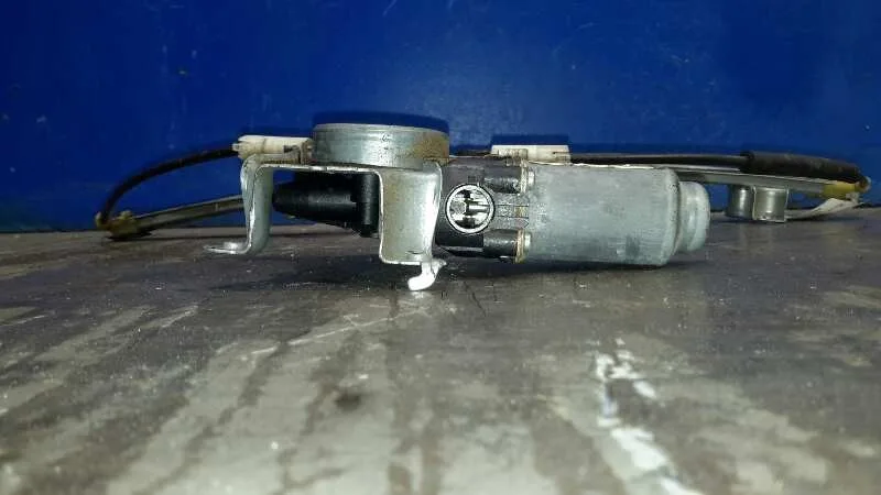 Elevalunas Delantero Derecho para Nissan Almera (N16/E)