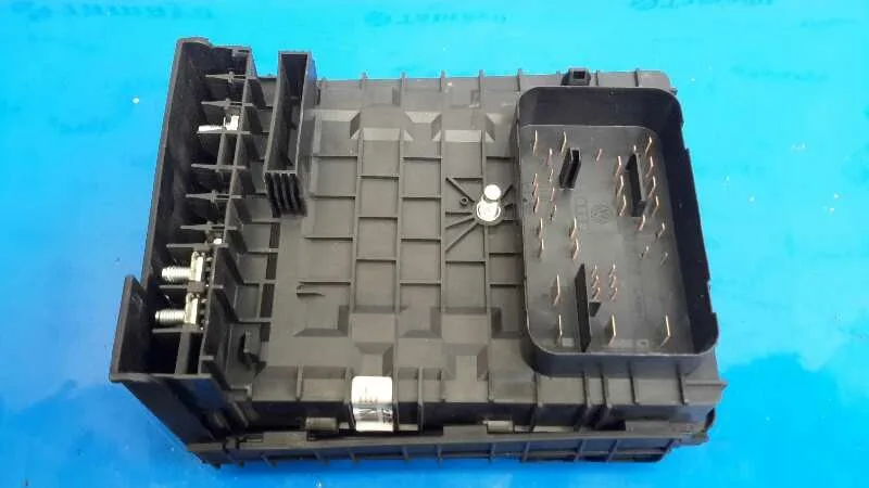 Caja Reles / Fusibles para Volkswagen Golf V Berlina (1K1)
