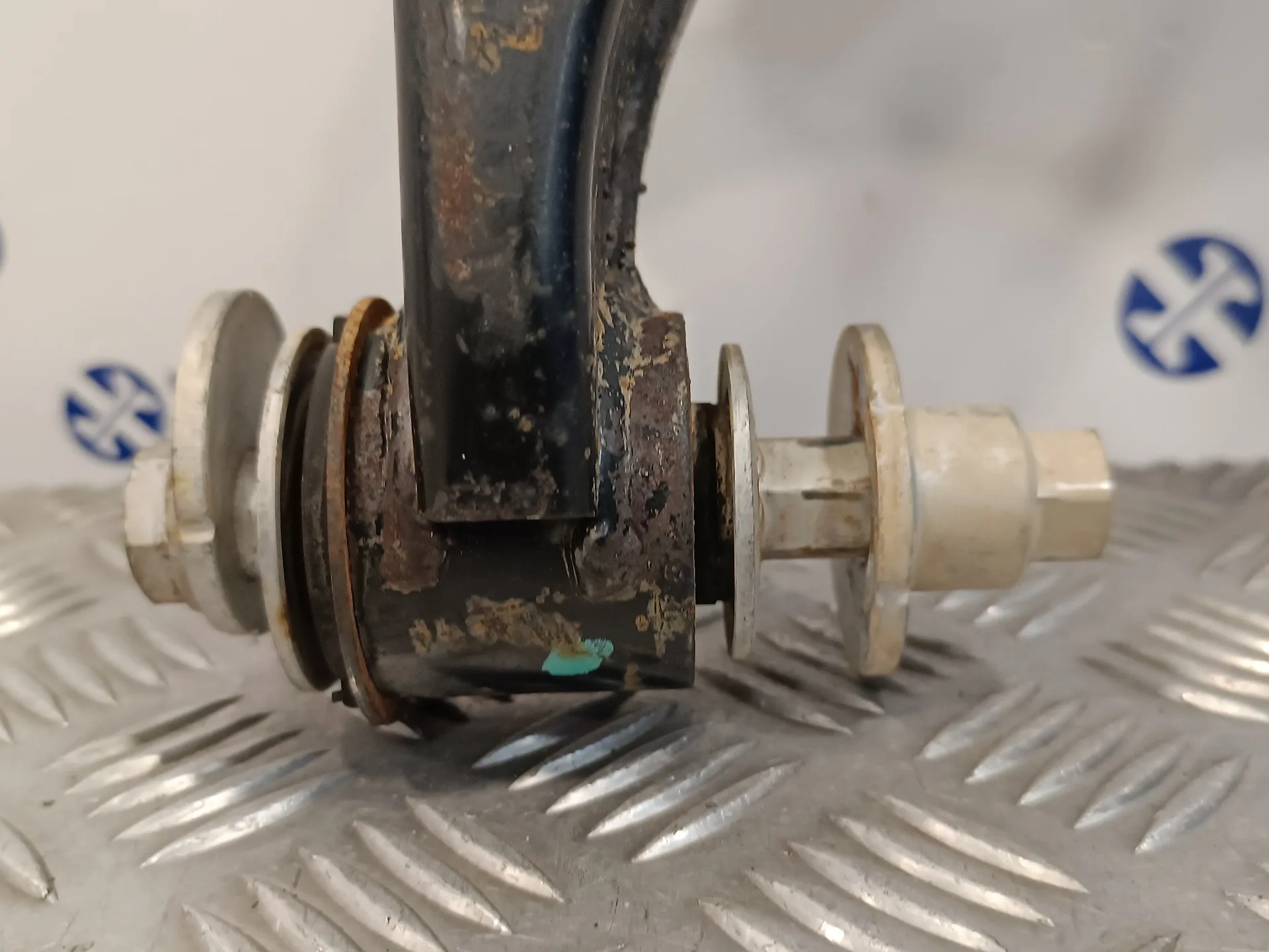 Brazo Suspension Inferior Delantero Derecho para Toyota Land Cruiser (J9)