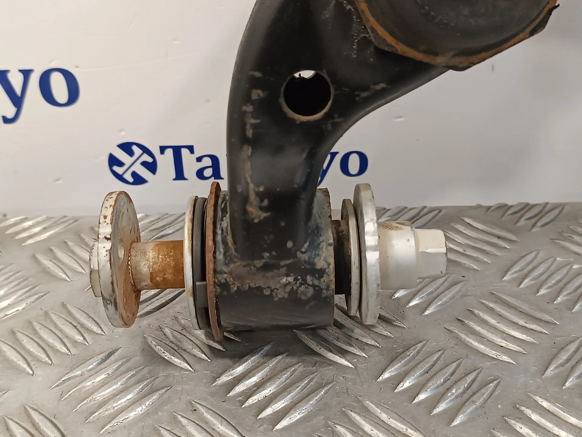 Brazo Suspension Inferior Delantero Derecho para Toyota Land Cruiser (J9)