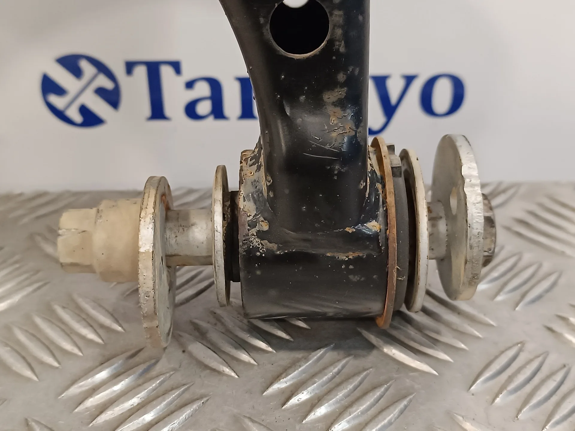 Brazo Suspension Inferior Delantero Derecho para Toyota Land Cruiser (J9)