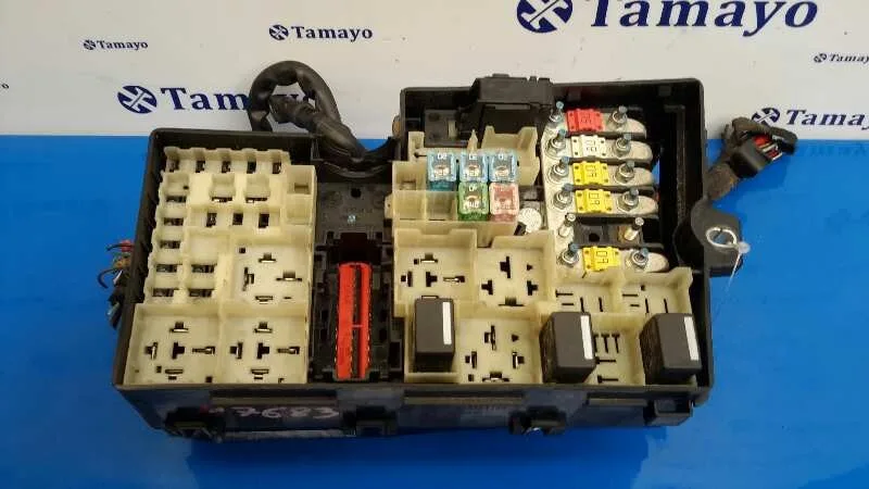 Caja Reles / Fusibles para Ford Focus Berlina (Cap)