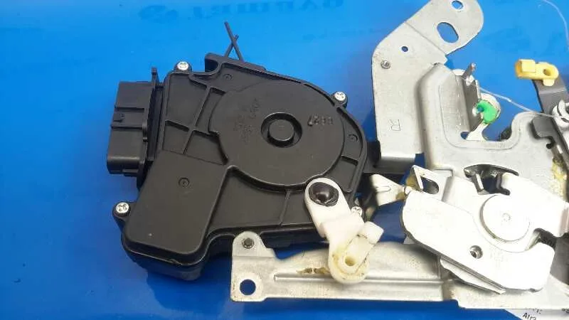 Motor Cierre Centralizado Trasero Derecho para Mazda 5 Berl. (Cr)