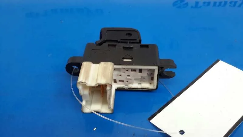 Mando Elevalunas Delantero Derecho para Nissan Micra (K12E)