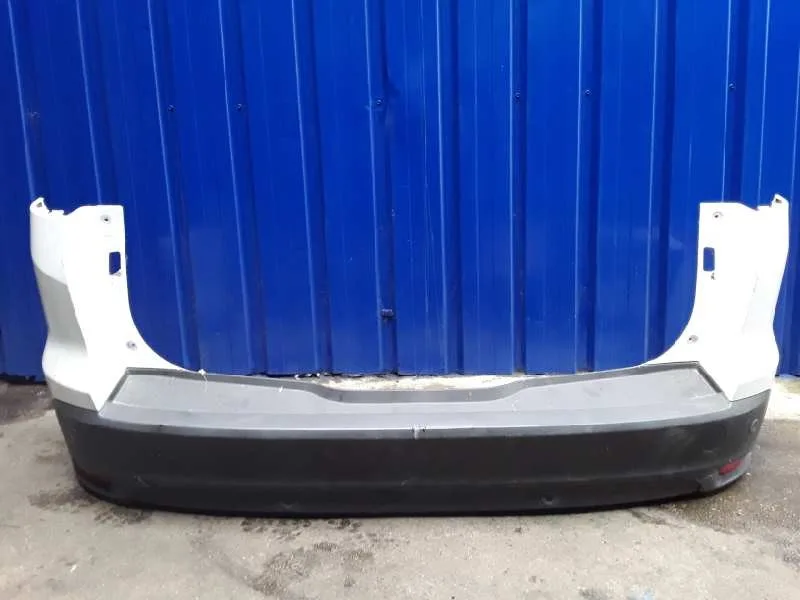 Paragolpes Trasero para Ford Focus Turn. (Cb8)