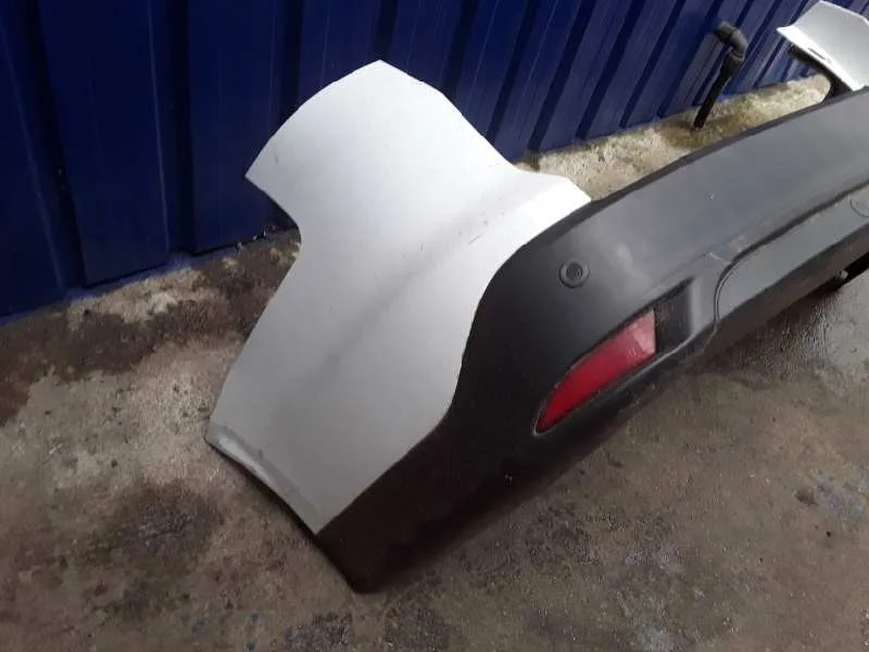 Paragolpes Trasero para Ford Focus Turn. (Cb8)