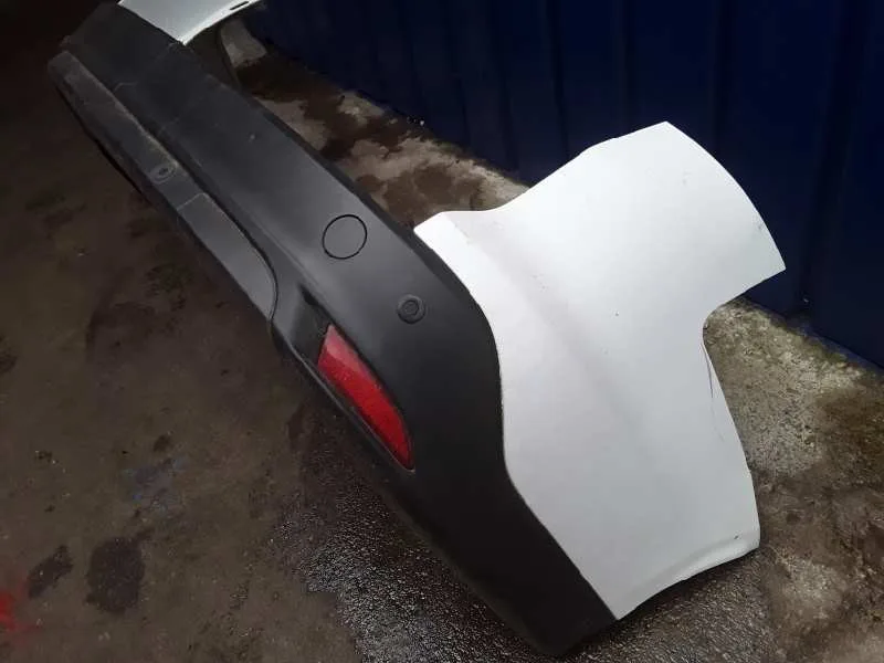 Paragolpes Trasero para Ford Focus Turn. (Cb8)
