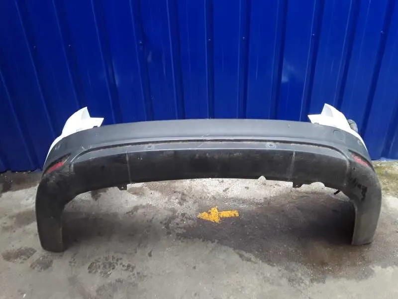 Paragolpes Trasero para Ford Focus Turn. (Cb8)