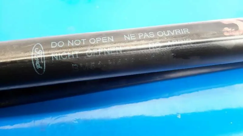 Amortiguadores Maletero / Porton para Ford Focus Turn. (Cb8)
